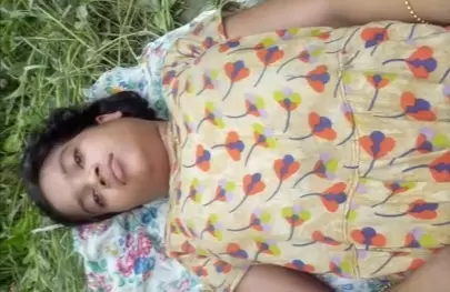 Khet Me Le Jake Desi Bur Bade