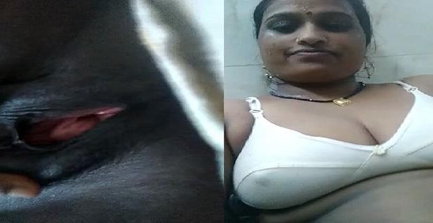 Mallu bhabhi wet black pussy show bra panty me